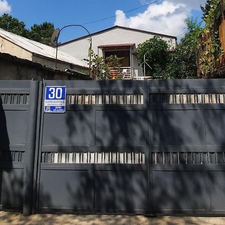 Отель Гостевой дом Art House Кутаиси Экстерьер фото