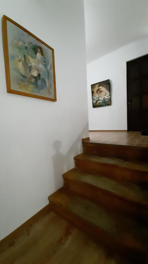Отель Гостевой дом Art House Кутаиси Экстерьер фото