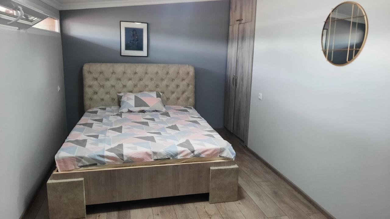 Отель Гостевой дом Art House Кутаиси Экстерьер фото
